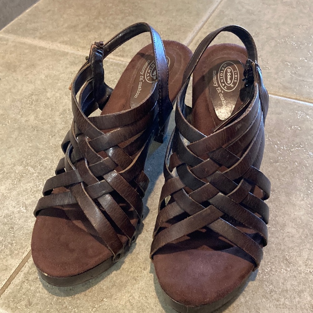 Super cute and comfortable heels with sandal look.